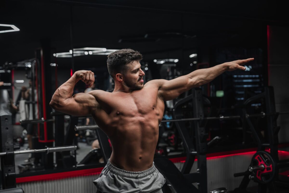 extension triceps debout se positionner